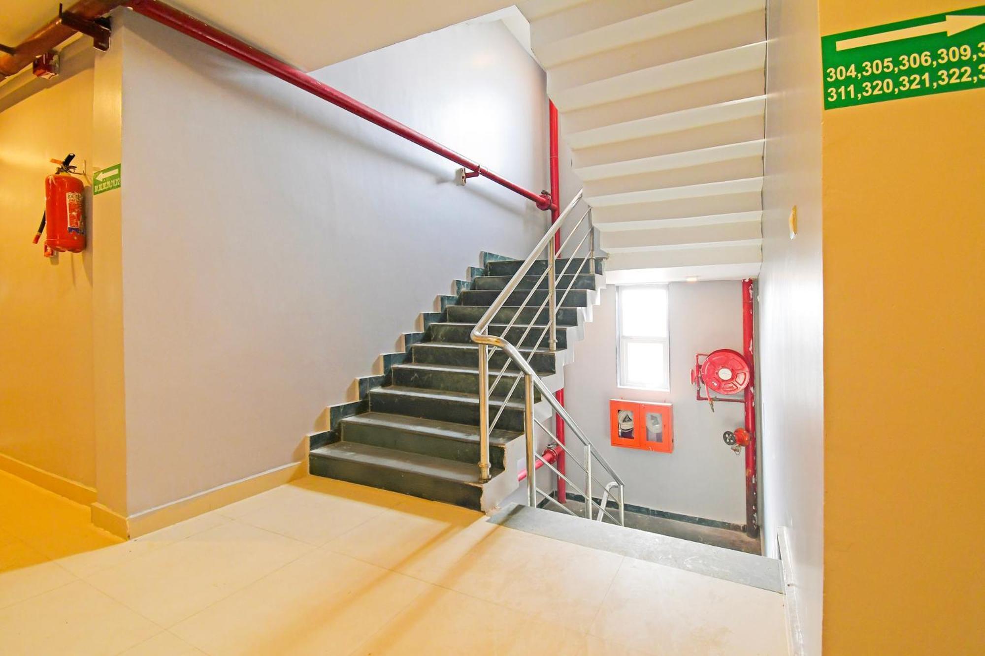 Super Townhouse Mancheswar Industrial Estate 3*