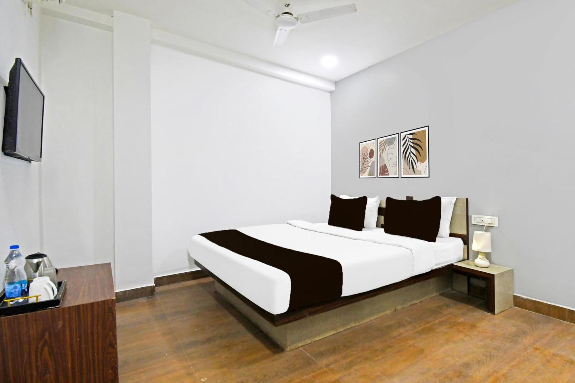 Super Townhouse Mancheswar Industrial Estate Hotel