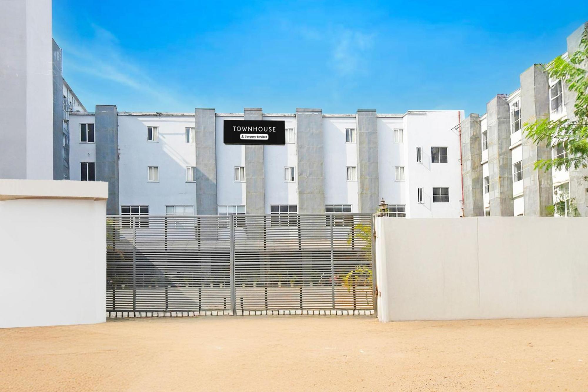 Super Townhouse Mancheswar Industrial Estate Hotel