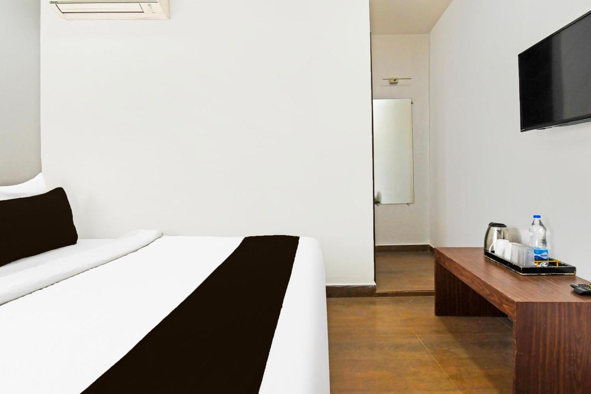 Super Townhouse Mancheswar Industrial Estate Hotel 3*